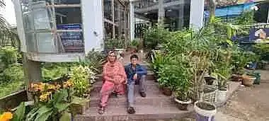 Travel Snapshot 3: Outside the restaurant.